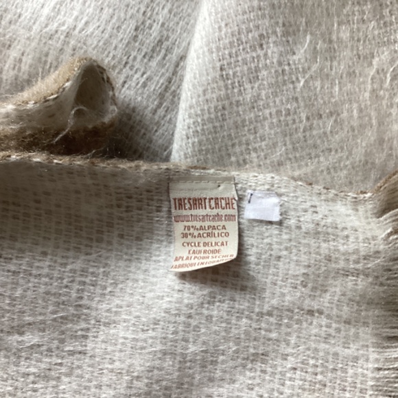 SOFT ALPACA BLEND REVERSIBLE BEIGE & LIGHT GREY PLUSH LARGE SCARF/WRAP - Picture 4 of 11